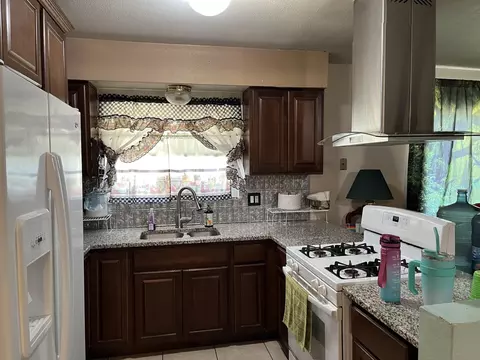 1105 E Malone St, Hanford, CA 93230 photo 7