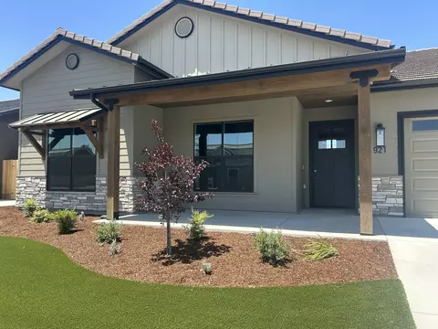 921 Hidden Rdg, Tulare, CA 93274