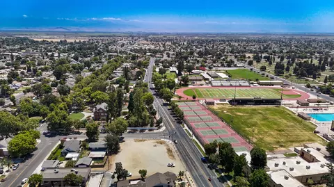 708 E Tulare Ave, Tulare, CA 93274 photo 13