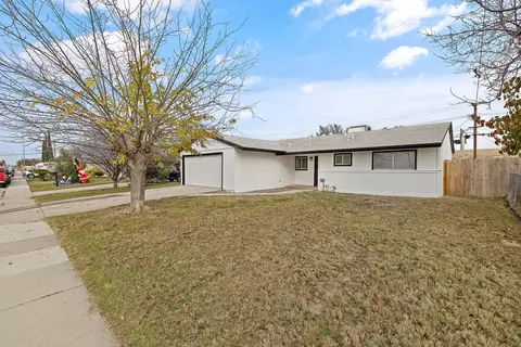 12807 Belle Haven Dr, Lemoore, CA 93245 photo 3