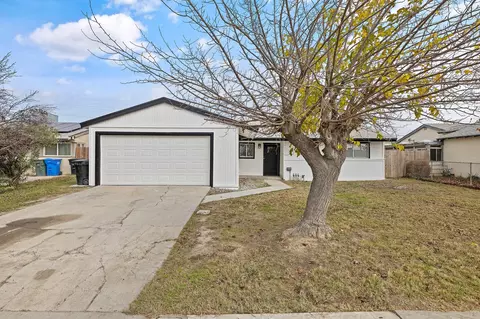 12807 Belle Haven Dr, Lemoore, CA 93245