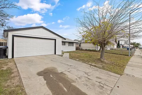 12807 Belle Haven Dr, Lemoore, CA 93245 photo 2
