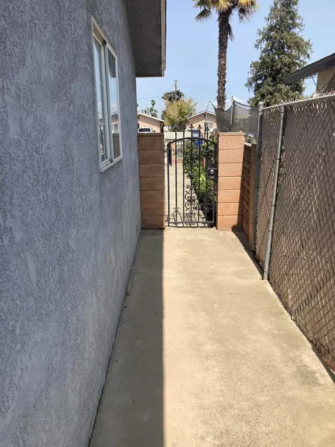 Exterior - 387 S Evans Rd, Tipton, CA 93272 photo 4 of 9