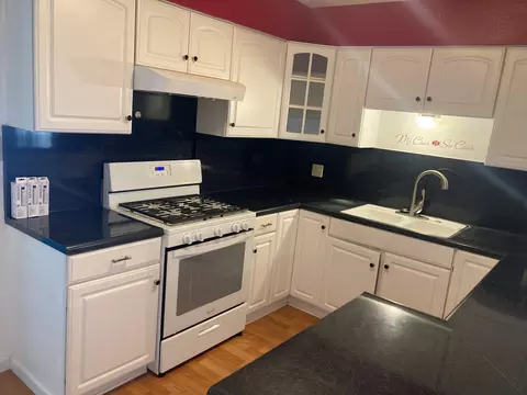 Kitchen - 387 S Evans Rd, Tipton, CA 93272 photo 2 of 3