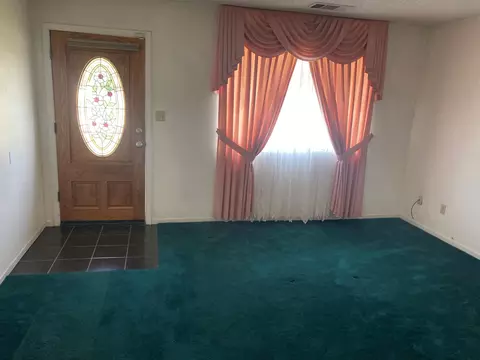 Living - 387 S Evans Rd, Tipton, CA 93272 photo 2 of 6