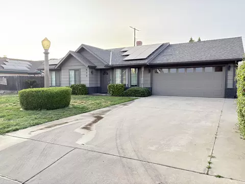 830 W Vassar Ave, Visalia, CA 93277