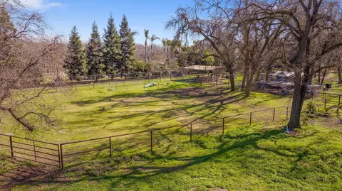 Exterior - 15664 Mills Dr #D, Visalia, CA 93292 photo 33 of 35