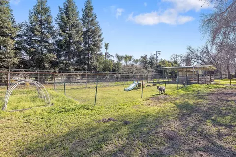 Exterior - 15664 Mills Dr #D, Visalia, CA 93292 photo 30 of 35