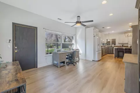 Entry Way - 15664 Mills Dr #D, Visalia, CA 93292 photo 10 of 10