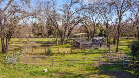 Exterior - 15664 Mills Dr #D, Visalia, CA 93292 photo 34 of 35