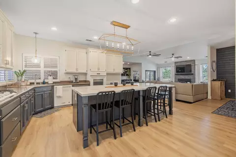Kitchen - 15664 Mills Dr #D, Visalia, CA 93292 photo 5 of 5