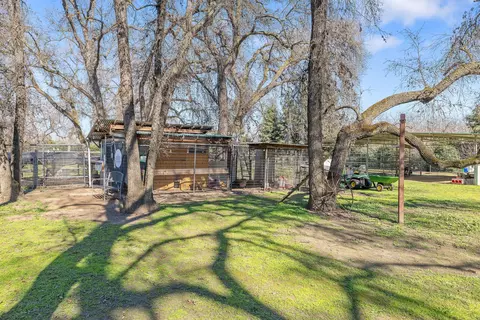 Exterior - 15664 Mills Dr #D, Visalia, CA 93292 photo 28 of 35
