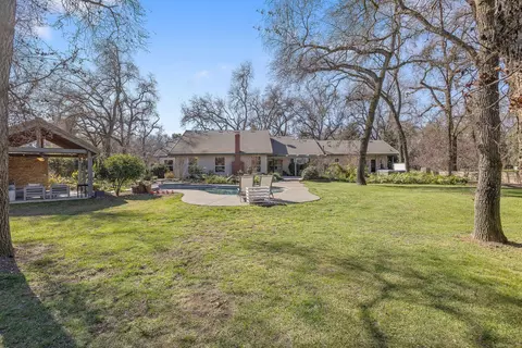 Exterior - 15664 Mills Dr #D, Visalia, CA 93292 photo 16 of 35