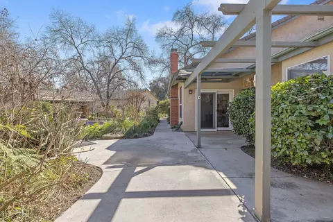 Exterior - 15664 Mills Dr #D, Visalia, CA 93292 photo 11 of 35