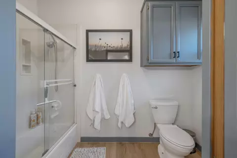 Bath - 15664 Mills Dr #D, Visalia, CA 93292 photo 2 of 7