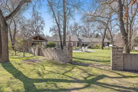 Exterior - 15664 Mills Dr #D, Visalia, CA 93292 photo 27 of 35