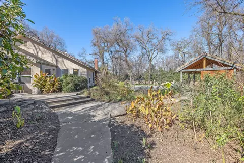Exterior - 15664 Mills Dr #D, Visalia, CA 93292 photo 23 of 35