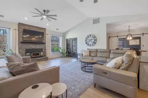 Living - 15664 Mills Dr #D, Visalia, CA 93292 photo 1 of 1