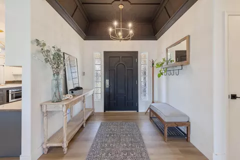 Entry Way - 15664 Mills Dr #D, Visalia, CA 93292 photo 1 of 10
