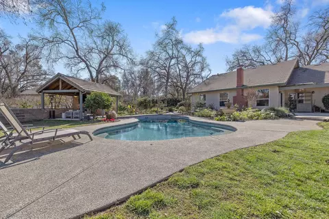 Exterior - 15664 Mills Dr #D, Visalia, CA 93292 photo 14 of 35
