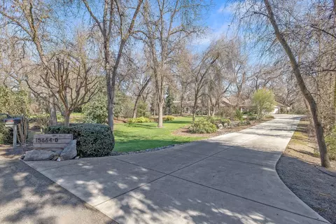 15664 Mills Dr #D, Visalia, CA 93292