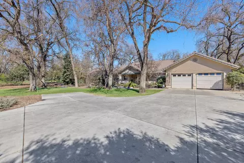 Exterior - 15664 Mills Dr #D, Visalia, CA 93292 photo 6 of 35