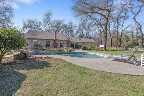 Exterior - 15664 Mills Dr #D, Visalia, CA 93292 photo 15 of 35