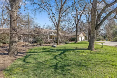 Exterior - 15664 Mills Dr #D, Visalia, CA 93292 photo 3 of 35