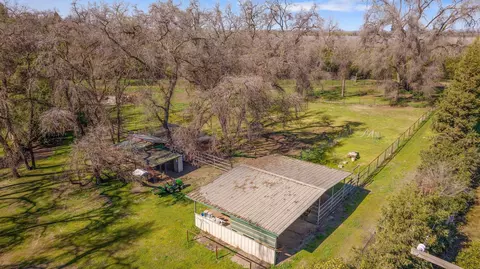 Exterior - 15664 Mills Dr #D, Visalia, CA 93292 photo 35 of 35
