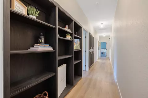 Entry Way - 15664 Mills Dr #D, Visalia, CA 93292 photo 3 of 10