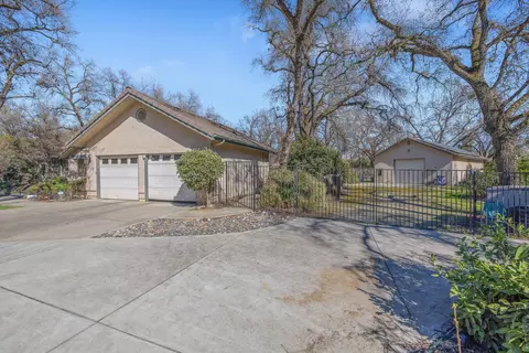 Exterior - 15664 Mills Dr #D, Visalia, CA 93292 photo 5 of 35