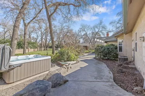 Exterior - 15664 Mills Dr #D, Visalia, CA 93292 photo 10 of 35