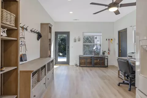 Entry Way - 15664 Mills Dr #D, Visalia, CA 93292 photo 9 of 10