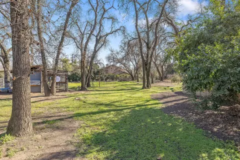 Exterior - 15664 Mills Dr #D, Visalia, CA 93292 photo 31 of 35