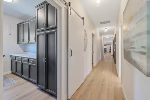 Entry Way - 15664 Mills Dr #D, Visalia, CA 93292 photo 6 of 10