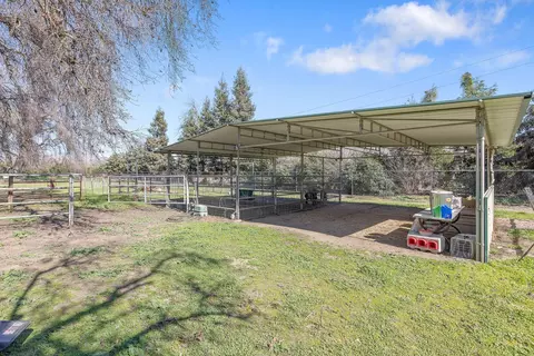 Exterior - 15664 Mills Dr #D, Visalia, CA 93292 photo 29 of 35
