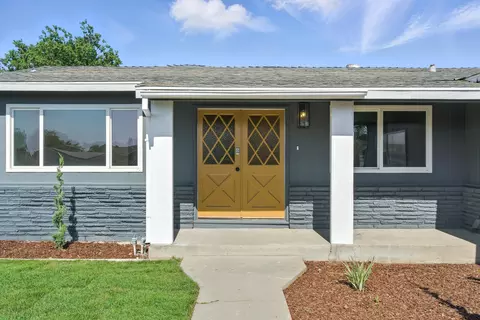 Exterior - 110 S Olive St, Lemoore, CA 93245 photo 3 of 6