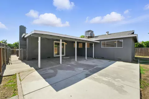 Exterior - 110 S Olive St, Lemoore, CA 93245 photo 6 of 6
