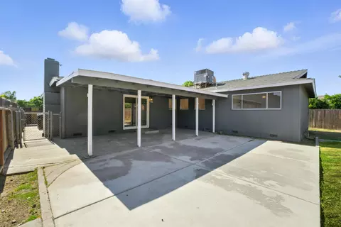 Exterior - 110 S Olive St, Lemoore, CA 93245 photo 5 of 6