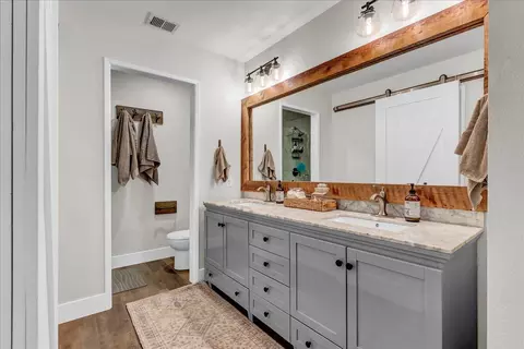 Bath - 31697 Gordon Dr, Exeter, CA 93221 photo 4 of 5
