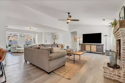 Living - 31697 Gordon Dr, Exeter, CA 93221 photo 3 of 3