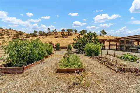 Exterior - 31697 Gordon Dr, Exeter, CA 93221 photo 9 of 12