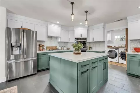 Kitchen - 31697 Gordon Dr, Exeter, CA 93221 photo 5 of 8