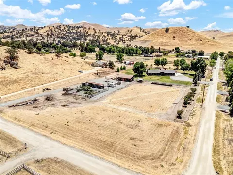 View/Area - 31697 Gordon Dr, Exeter, CA 93221 photo 4 of 6