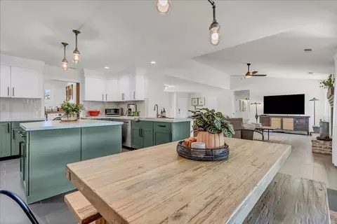 Kitchen - 31697 Gordon Dr, Exeter, CA 93221 photo 3 of 8