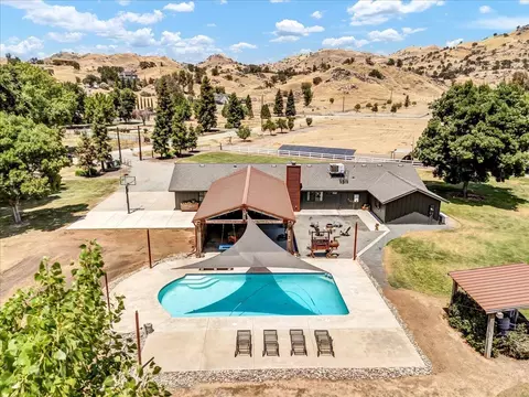 Exterior - 31697 Gordon Dr, Exeter, CA 93221 photo 11 of 12