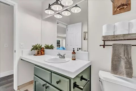 Bath - 31697 Gordon Dr, Exeter, CA 93221 photo 1 of 5