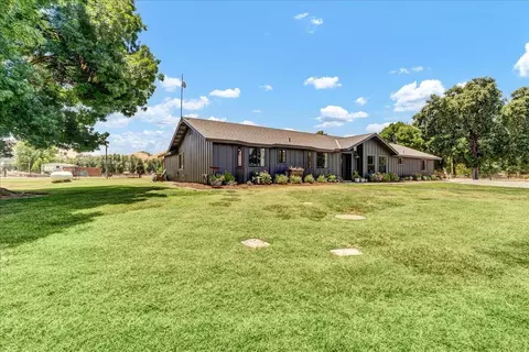 Exterior - 31697 Gordon Dr, Exeter, CA 93221 photo 3 of 12