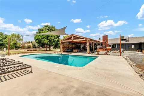 Exterior - 31697 Gordon Dr, Exeter, CA 93221 photo 7 of 12