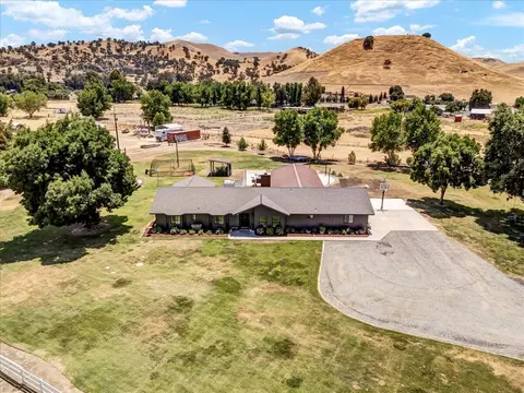 View/Area - 31697 Gordon Dr, Exeter, CA 93221 photo 2 of 6